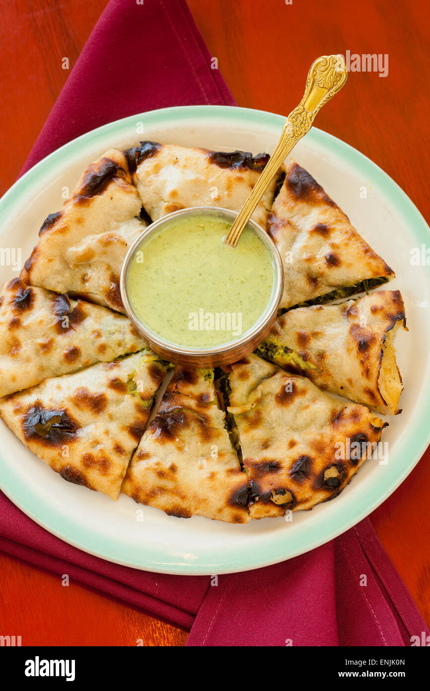 Saag naan, un type de pain farci aux épinards, Himalaya, Népal, cuisine de l'Inde et le Tibet, Ventura, Californie Banque D'Images