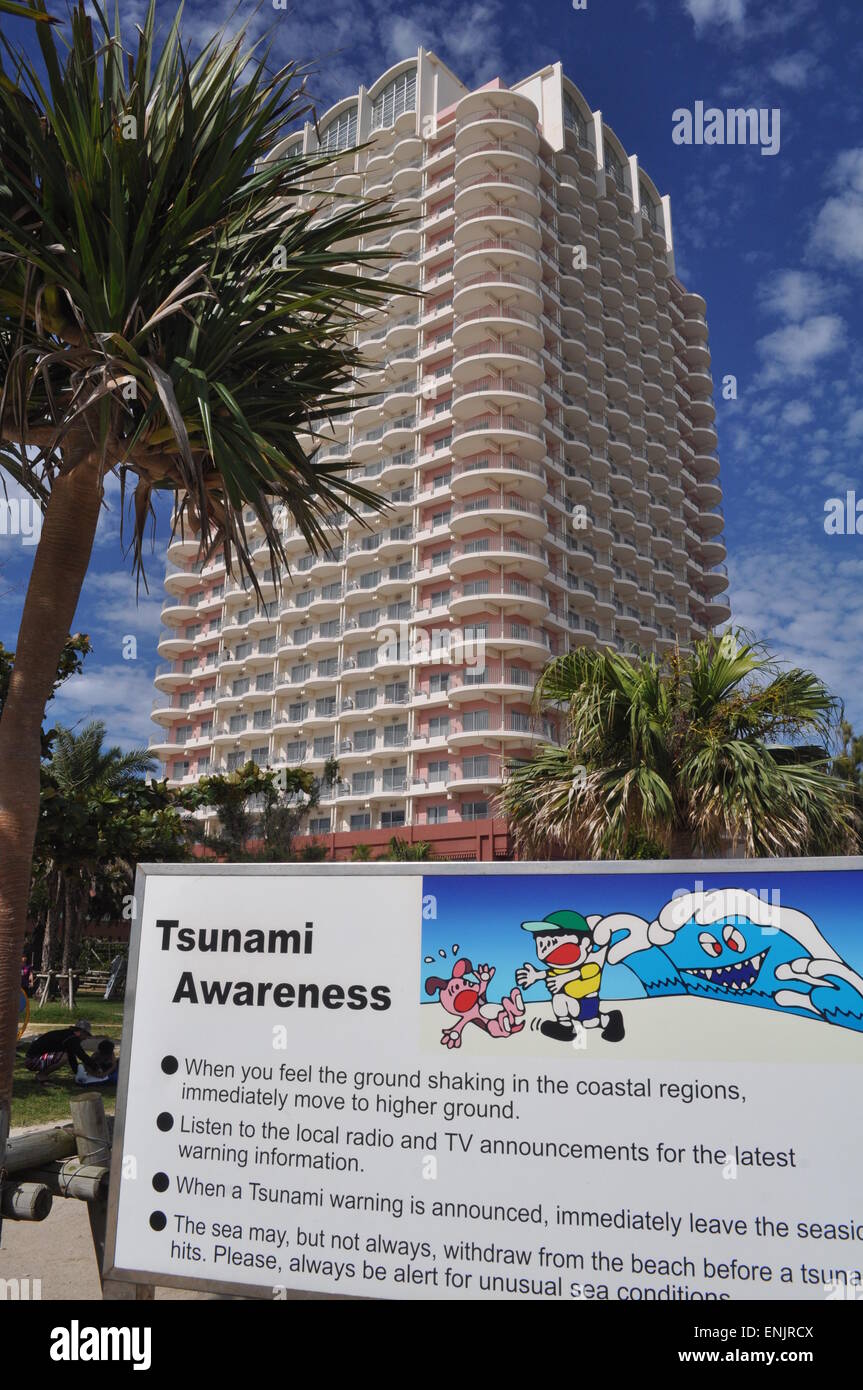 L'Okinawa, Japon, panneaux pour le tsunami Banque D'Images