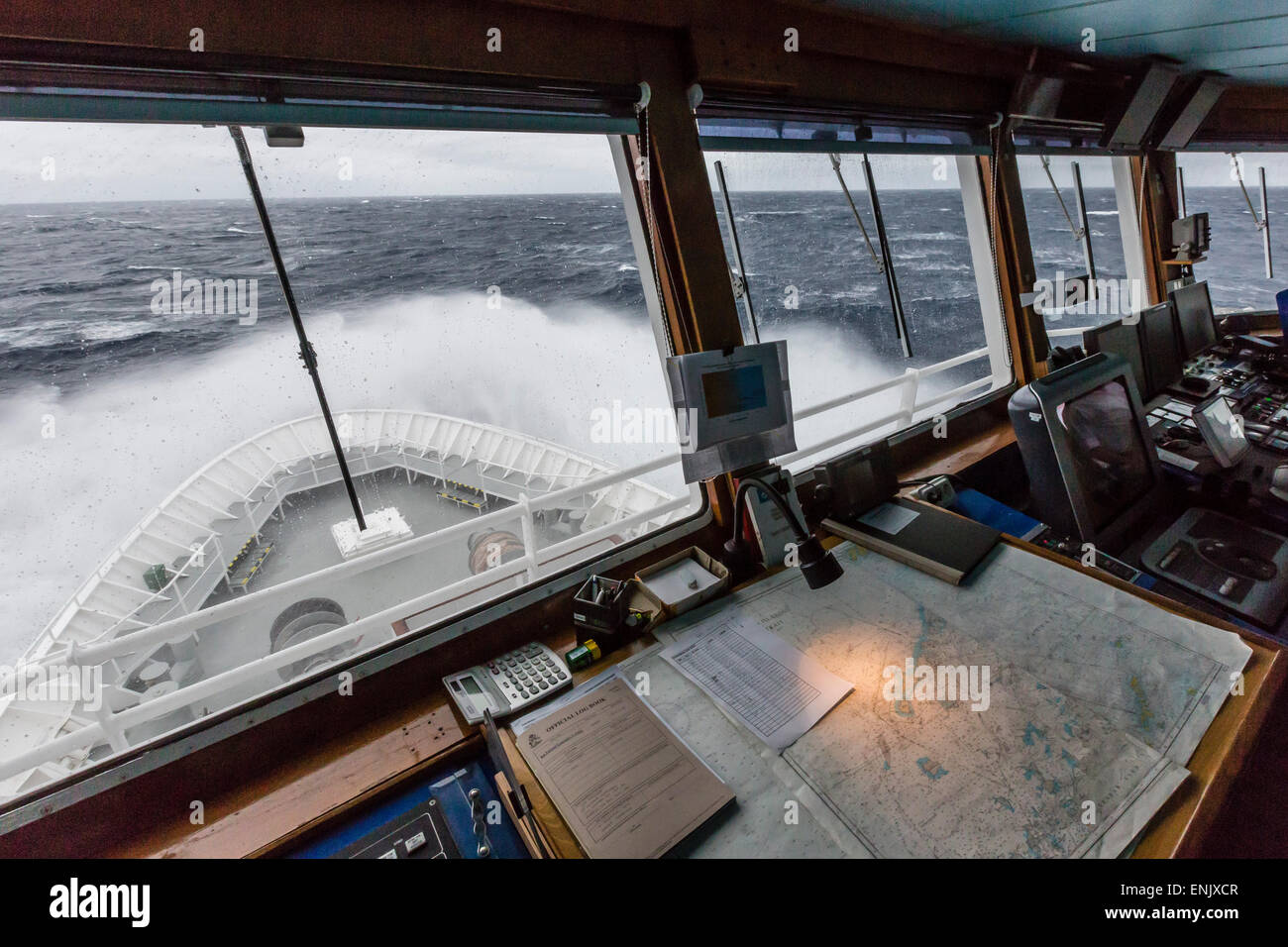 L'Expéditions Lindblad navire National Geographic Explorer en anglais Strait, Îles Shetland du Sud, l'Antarctique, régions polaires Banque D'Images