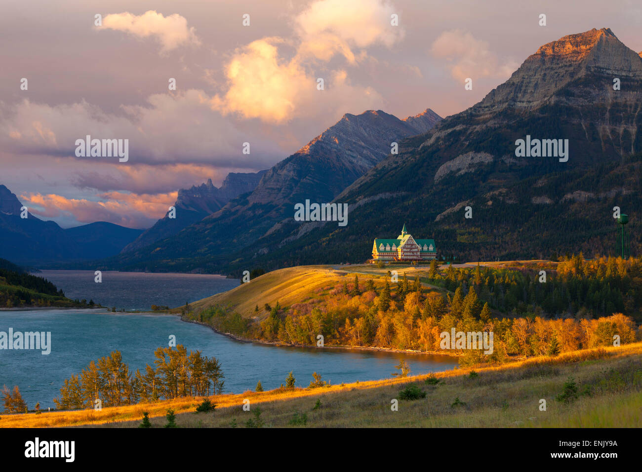 L'hôtel Prince of Wales au lever du soleil, Waterton Lakes National Park, Alberta, Canada, Amérique du Nord Banque D'Images