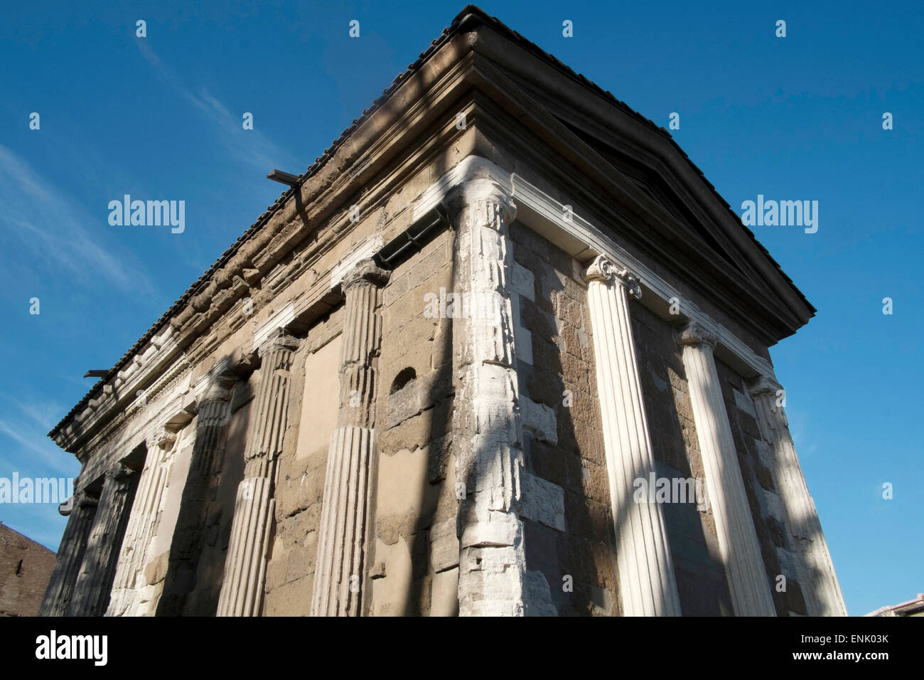 Temple dédié au dieu de l'eau, l'ancien port de Rome sur le Tibre, Rome, Latium, Italie Banque D'Images