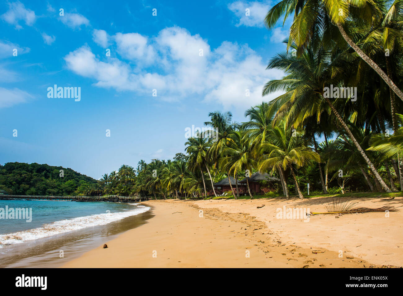 Belle plage dans le Bom Bom Resort, Réserve de biosphère de l'UNESCO, principe, Sao Tomé-et-Principe, Océan Atlantique, Afrique Banque D'Images