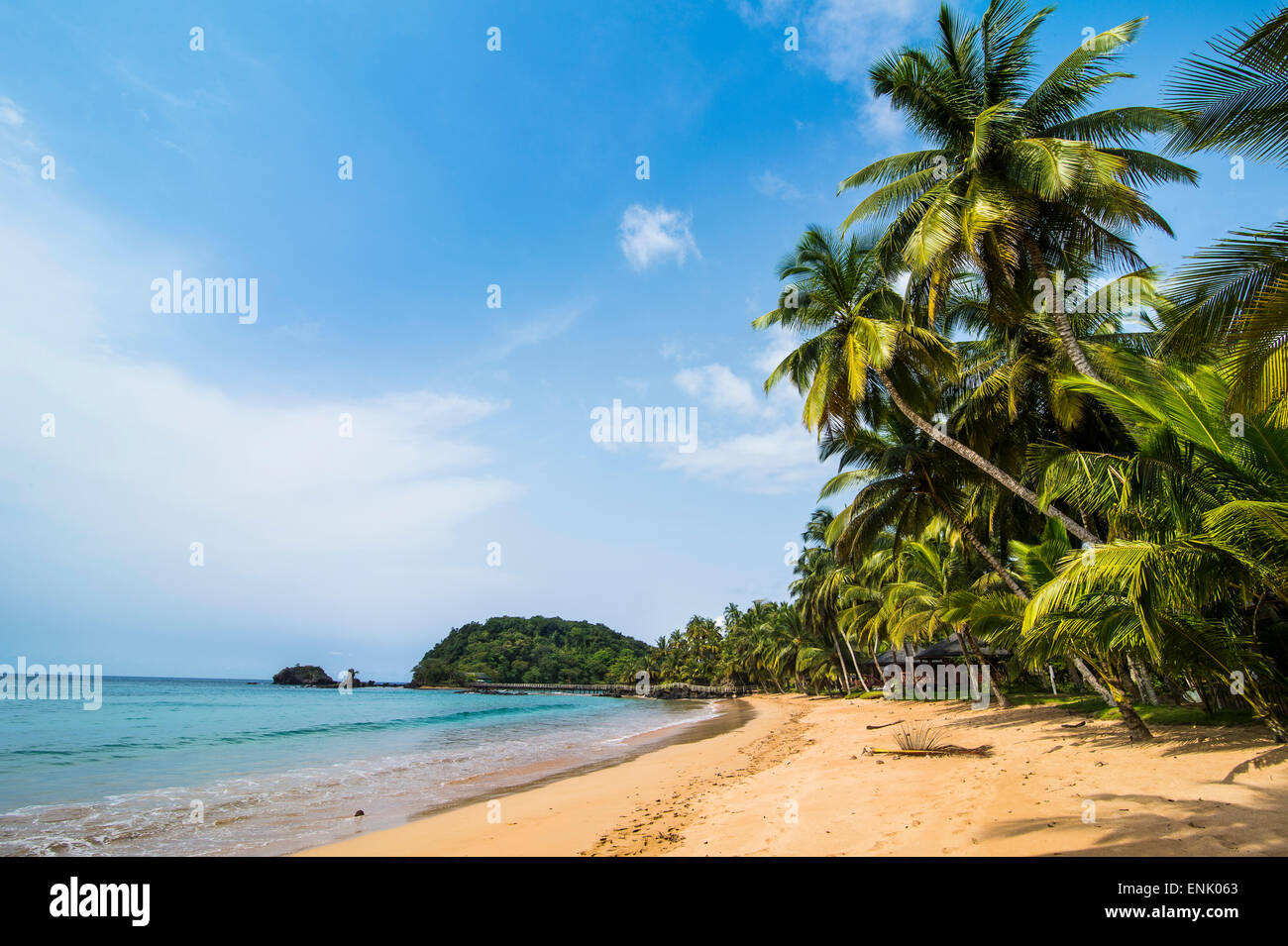 Belle plage dans le Bom Bom Resort, Réserve de biosphère de l'UNESCO, principe, Sao Tomé-et-Principe, Océan Atlantique, Afrique Banque D'Images