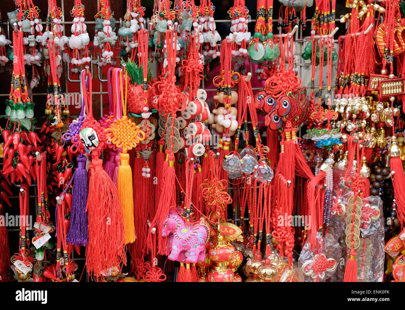 Souvenirs chinois sur un étal de marché à Singapour, en Asie du Sud-Est, l'Asie Banque D'Images