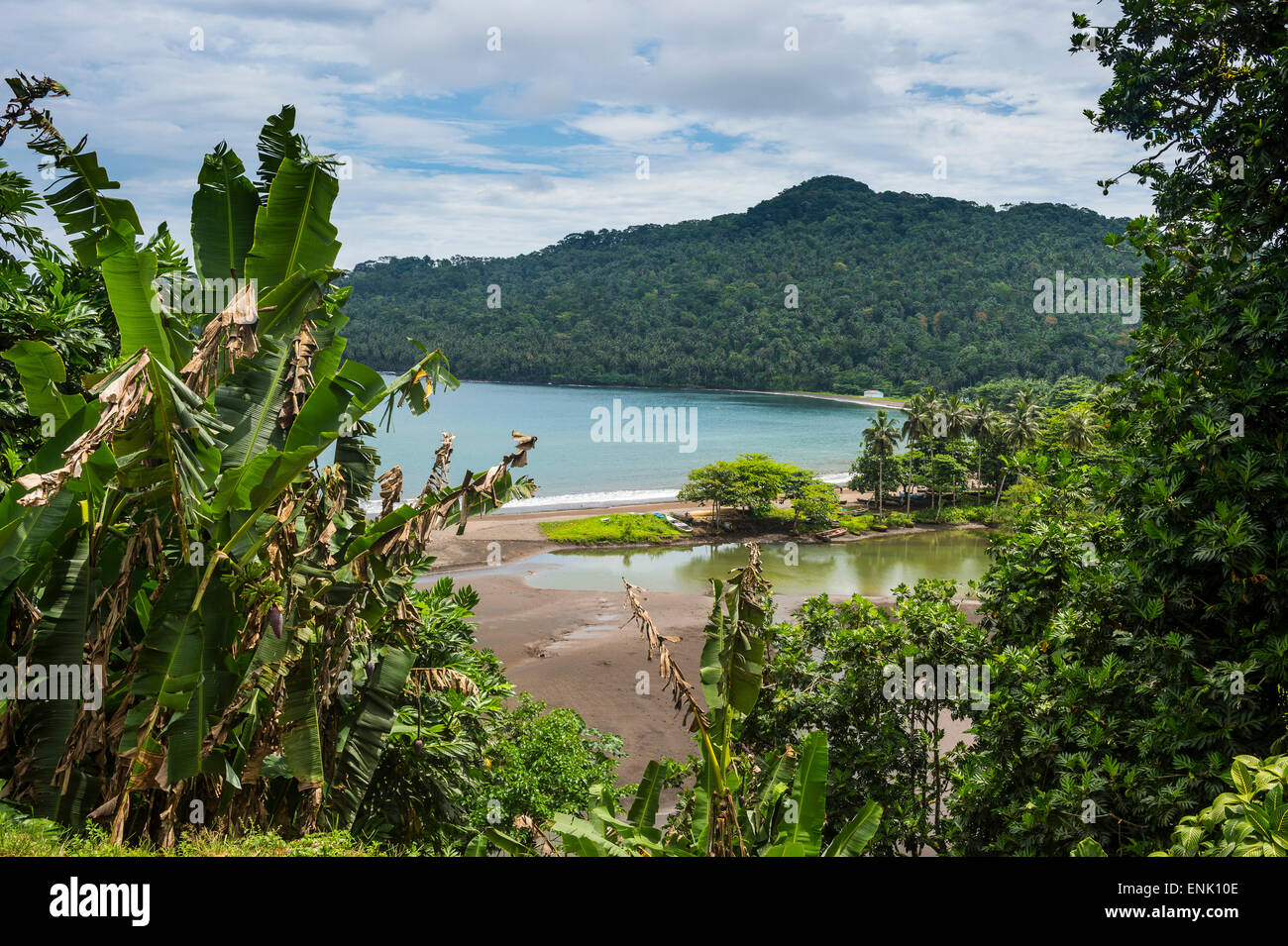 Vue sur la baie de Sao Joao dos Angloares, côte est de Sao Tomé, Sao Tomé et Principe, Océan Atlantique, Afrique Banque D'Images