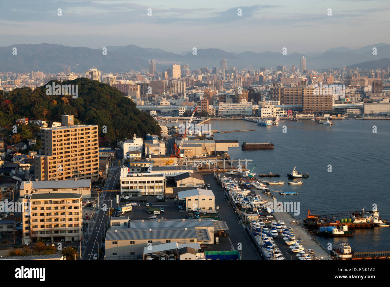 Vue sur le port d'Hiroshima, l'Île Ujina, Hiroshima, dans l'ouest de Honshu, Japon, Asie Banque D'Images