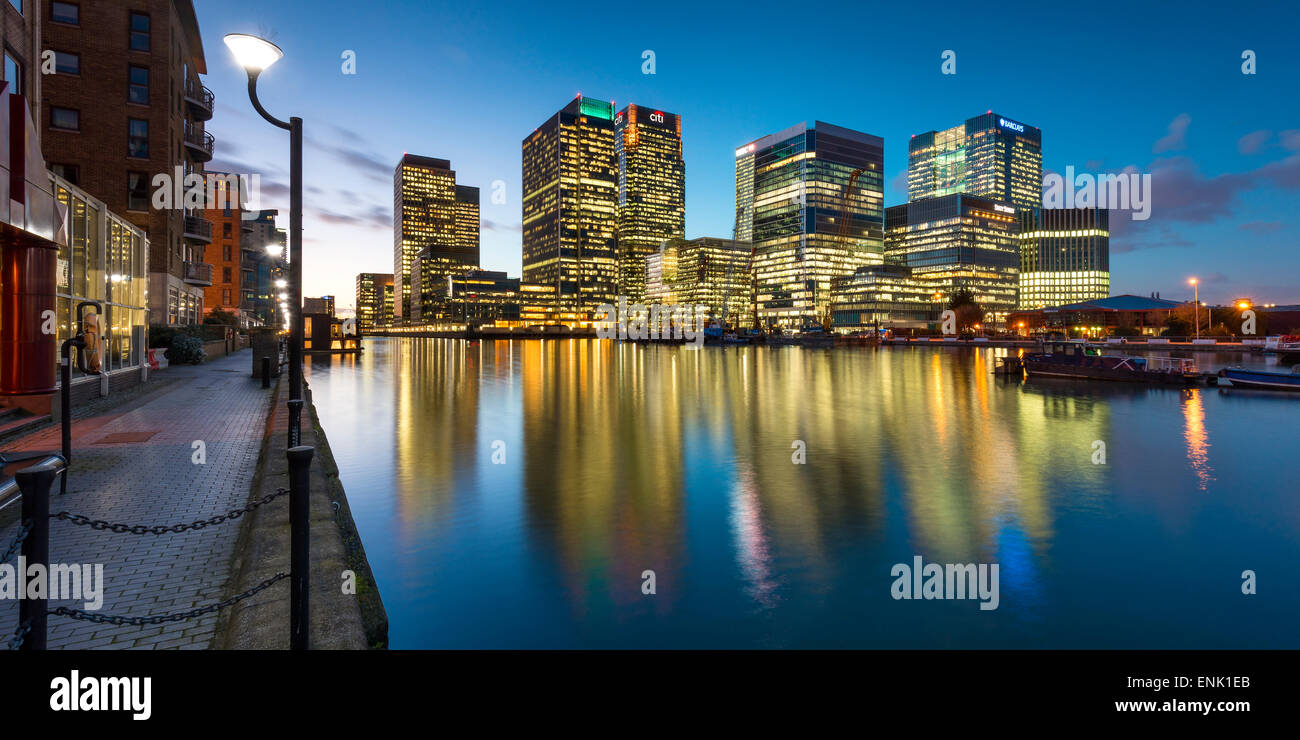 Canary Wharf, au crépuscule, Docklands, Londres, Angleterre, Royaume-Uni, Europe Banque D'Images