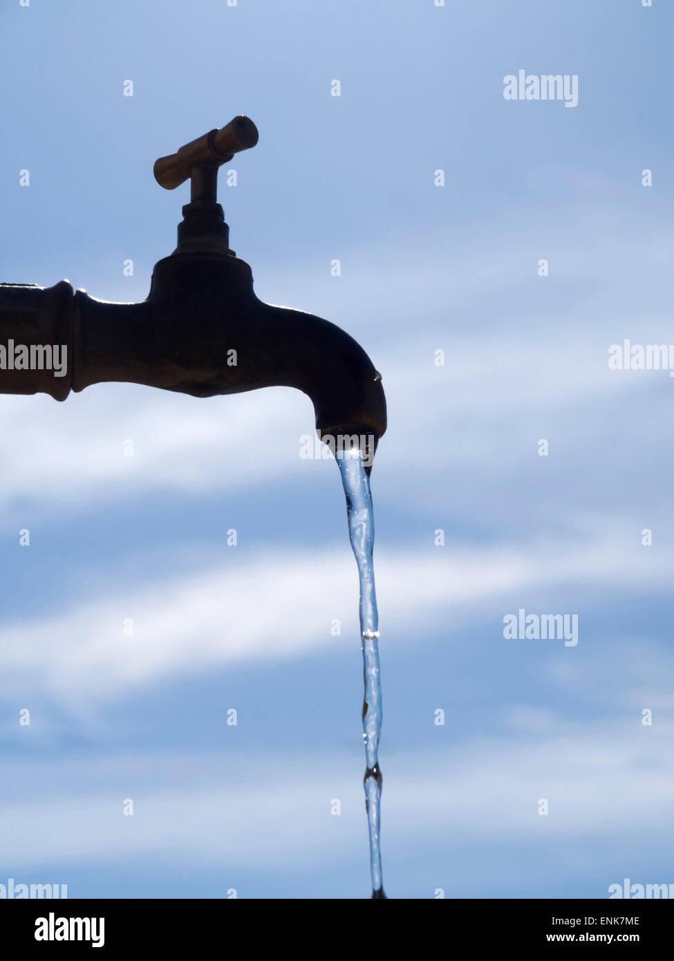 Fonctionnement de l'eau d'un robinet Banque D'Images