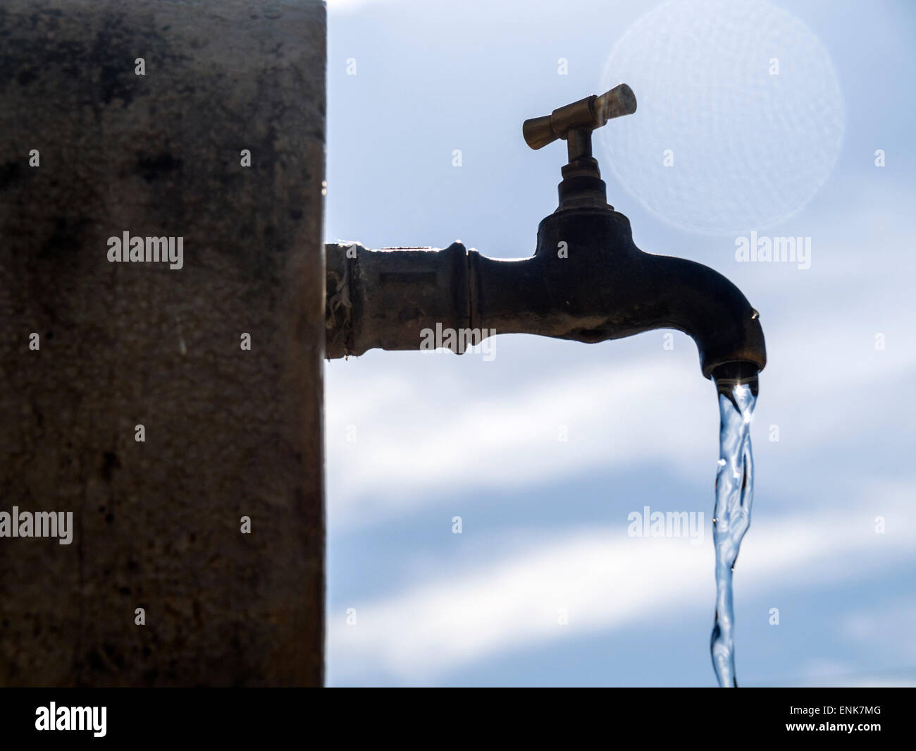 Fonctionnement de l'eau d'un robinet Banque D'Images