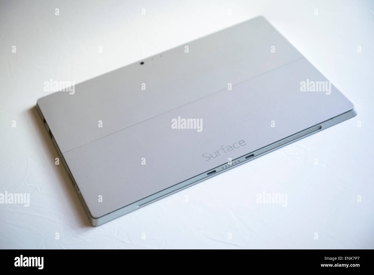 Microsoft Surface Pro 3 PC Tablet computer cut out isolé sur fond blanc Banque D'Images