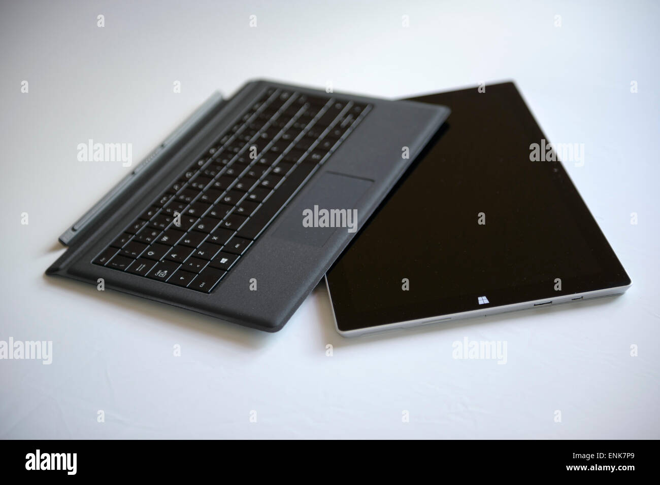 Microsoft Surface Pro 3 PC Tablet computer cut out isolé sur fond blanc Banque D'Images