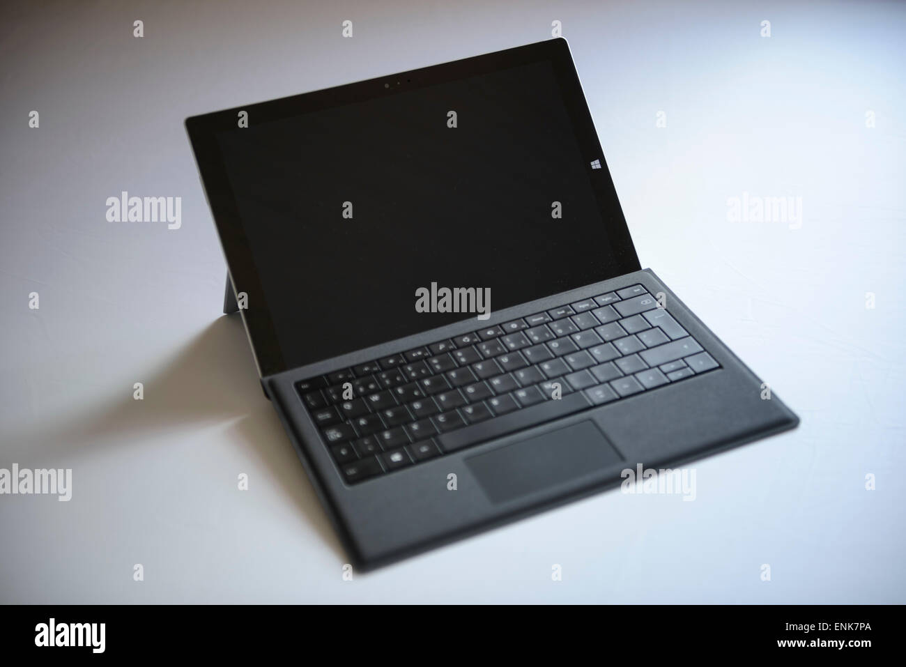 Microsoft Surface Pro 3 PC Tablet computer cut out isolé sur fond blanc Banque D'Images