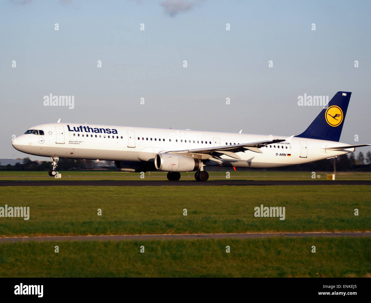 D-AIRN Lufthansa Airbus A321-131 le décollage de Polderbaan, Schiphol (AMS - EHAM) au coucher du soleil, Banque D'Images