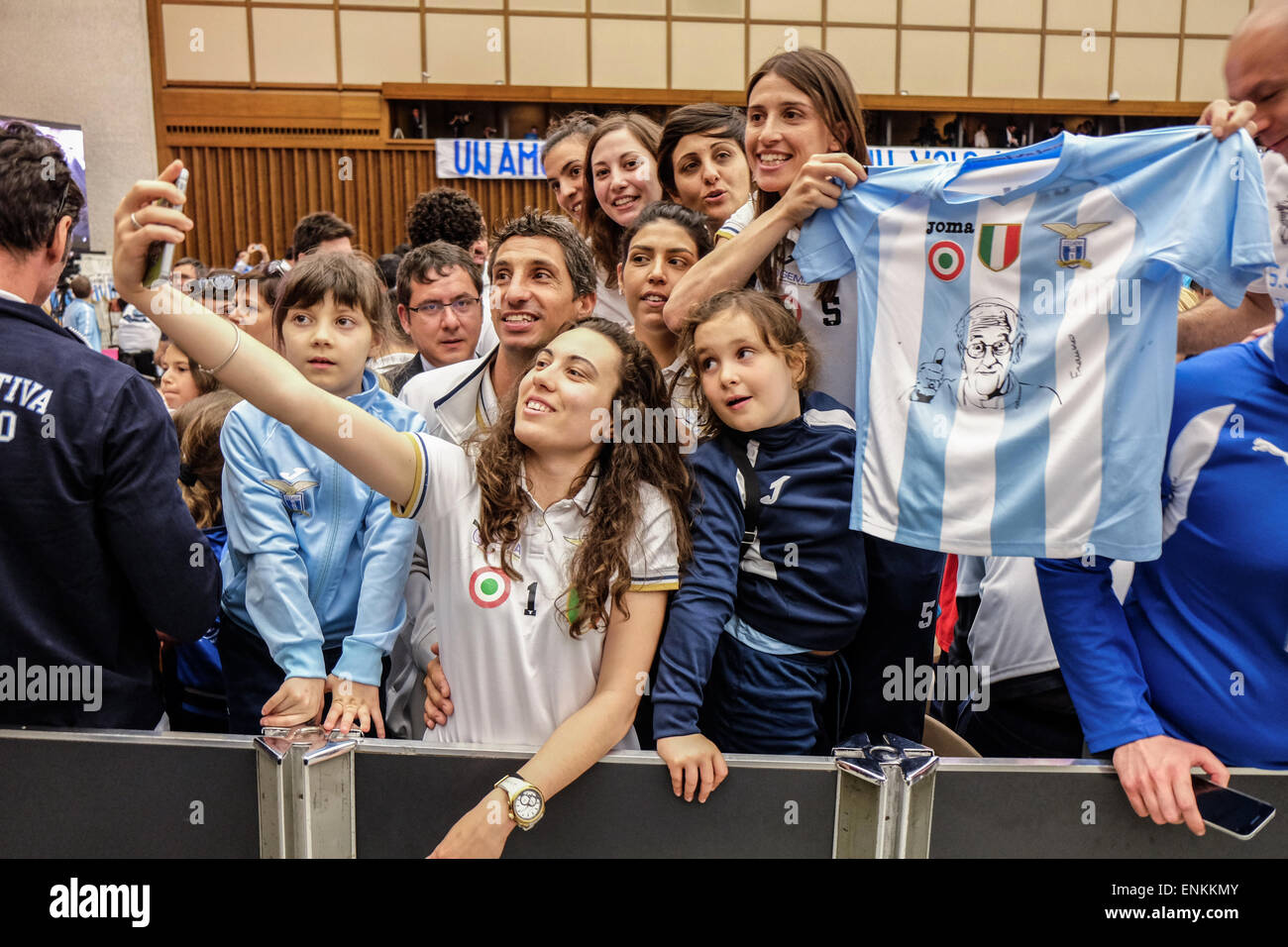 Nervi Hall, la Cité du Vatican. 7 mai, 2015. Le club de football SS Lazio en audience par le Pape François. Credit : Realy Easy Star/Alamy Live News Banque D'Images