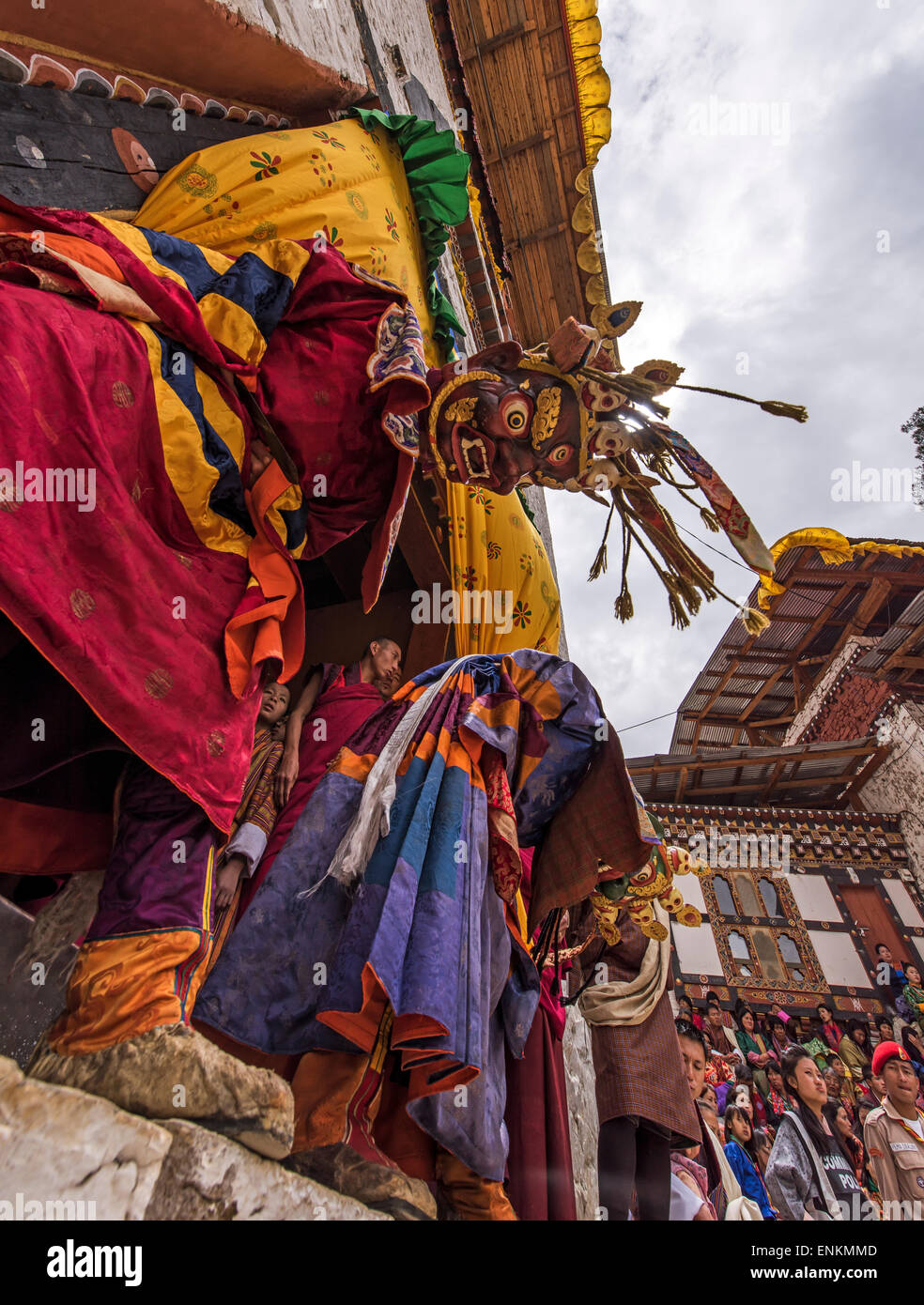 Des figures masquées la danse des divinités terrifiantes (Tungam) au festival religieux Paro Bhoutan Banque D'Images