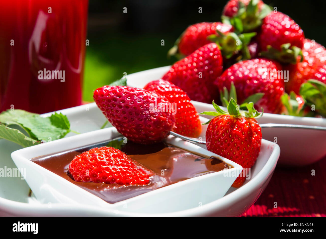 Des fraises et du chocolat dans mon jardin Banque D'Images