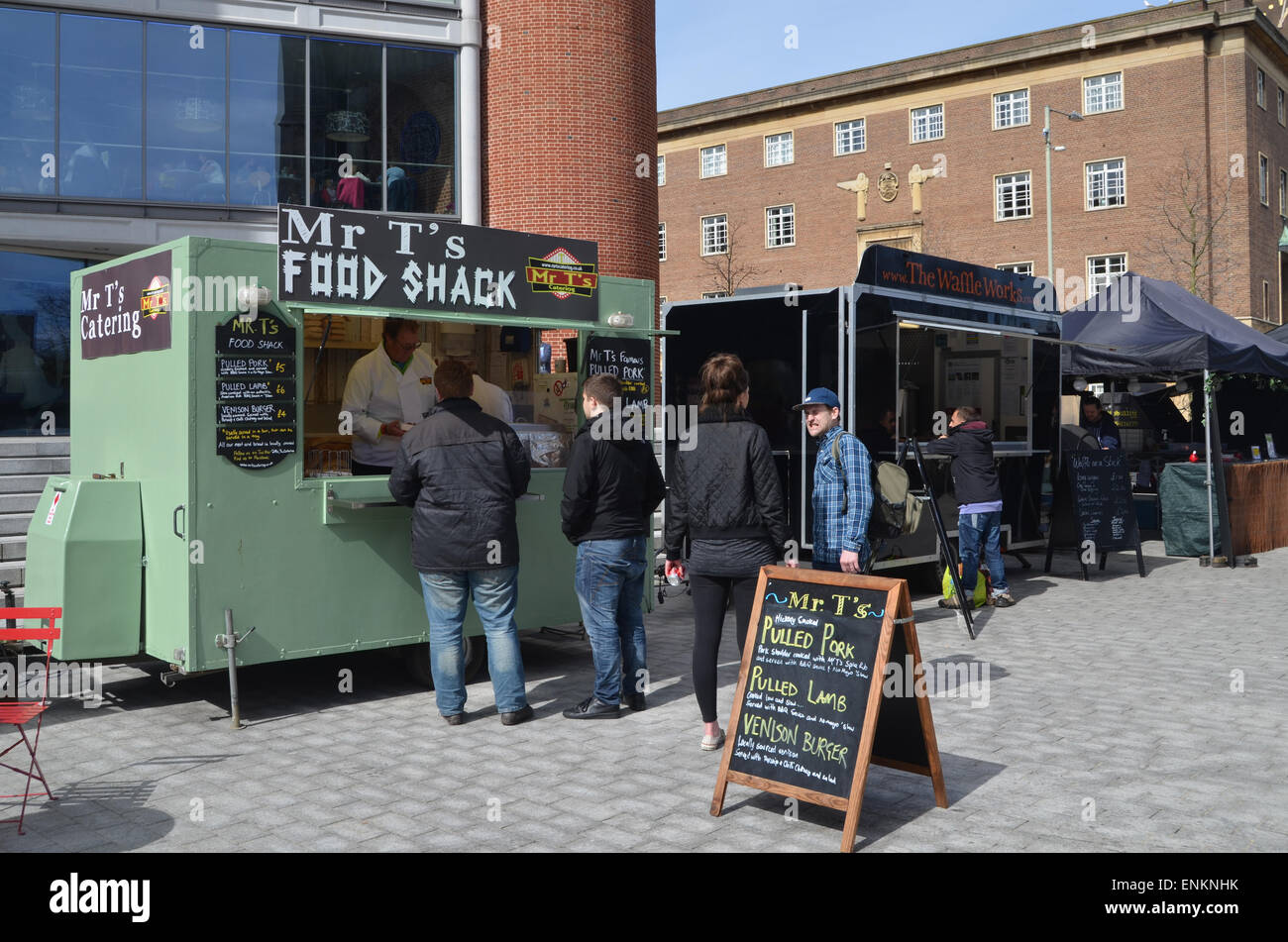 Food mobile en dehors du forum, Norwich Avril 2015 Banque D'Images