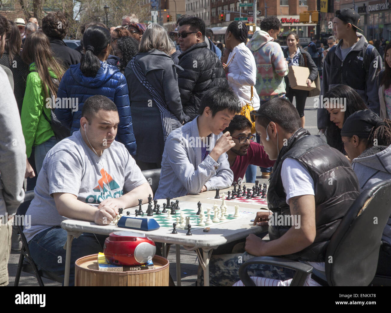 Chess est un passe-temps populaire de Union Square à Manhattan, New York. Banque D'Images