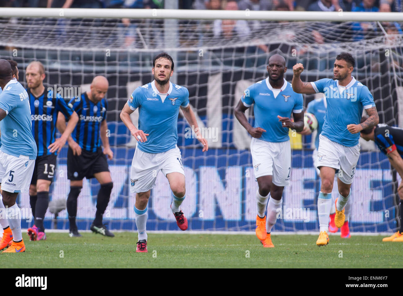 Bergame, Italie. 3 mai, 2015. (C-R) Marco Parolo, Michael Ciani, Mauricio (Lazio) Football/soccer : Marco Parolo du Latium célèbre après avoir marqué le but égalisateur au cours de l'Italien 'Serie' une correspondance entre Atalanta 1-1 SS Lazio au Stadio Atleti Azzurri d'Italia à Bergame, Italie . © Maurizio Borsari/AFLO/Alamy Live News Banque D'Images
