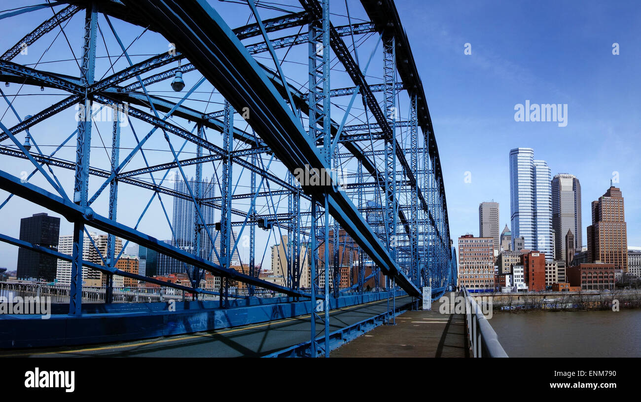 Le Smithfield Street pont traverse la rivière Monongahela, dans la ville de Pittsburgh, Pennsylvanie. Banque D'Images