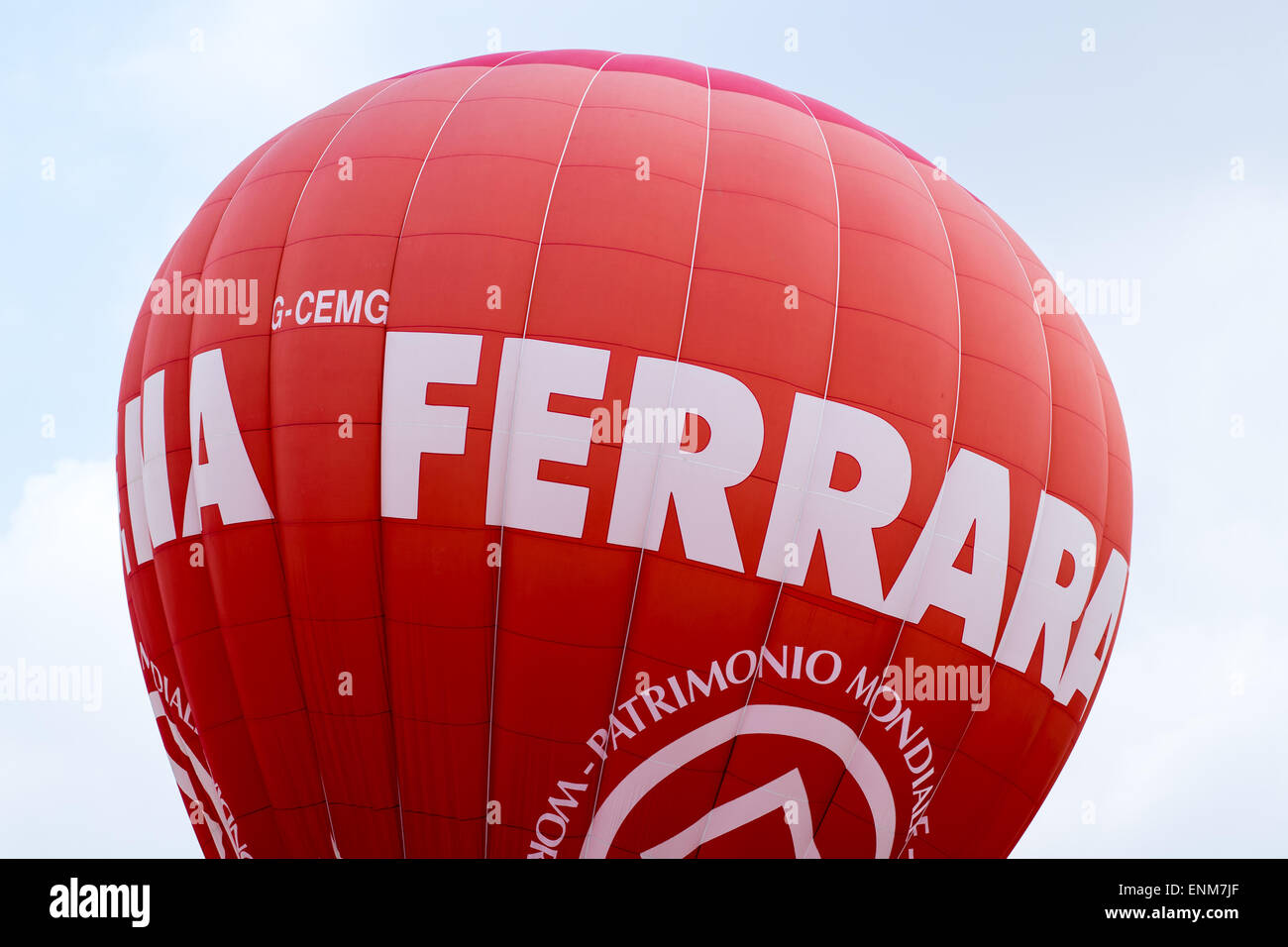 FERRARA, ITALIE - 13 SEPTEMBRE : Ferrara ballon festival est un grand rassemblement annuel pour les fans de montgolfières et les parapentes Ferrara le samedi 13 septembre, 2014. Banque D'Images