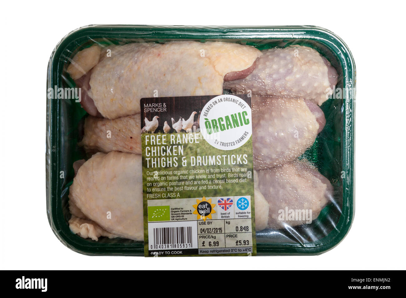 Marks and Spencer free range de cuisses de poulet bio et pilons. Banque D'Images