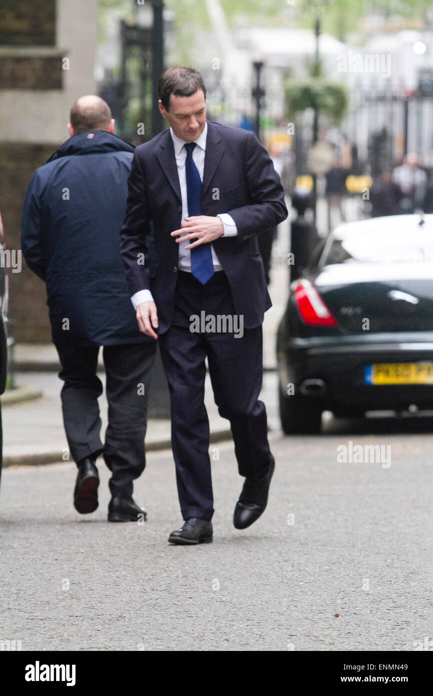 Westminster London, UK. 8e mai 2015. Chancelier de l'Echiquier George Osborne retourne à Downing Street après conservant son siège de circonscription le jour où le parti conservateur a remporté les élections générales Crédit : amer ghazzal/Alamy Live News Banque D'Images