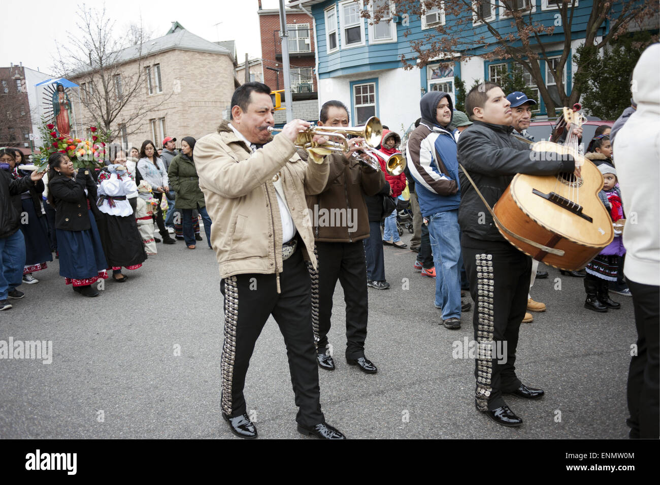 Mariachi band au Festival de la Vierge de Guadalupe à Brooklyn, New York, 2012. Banque D'Images Mariachi band au Festival de la Vierge de Guadalupe à Brooklyn, New York, 2012. Banque D'Images
