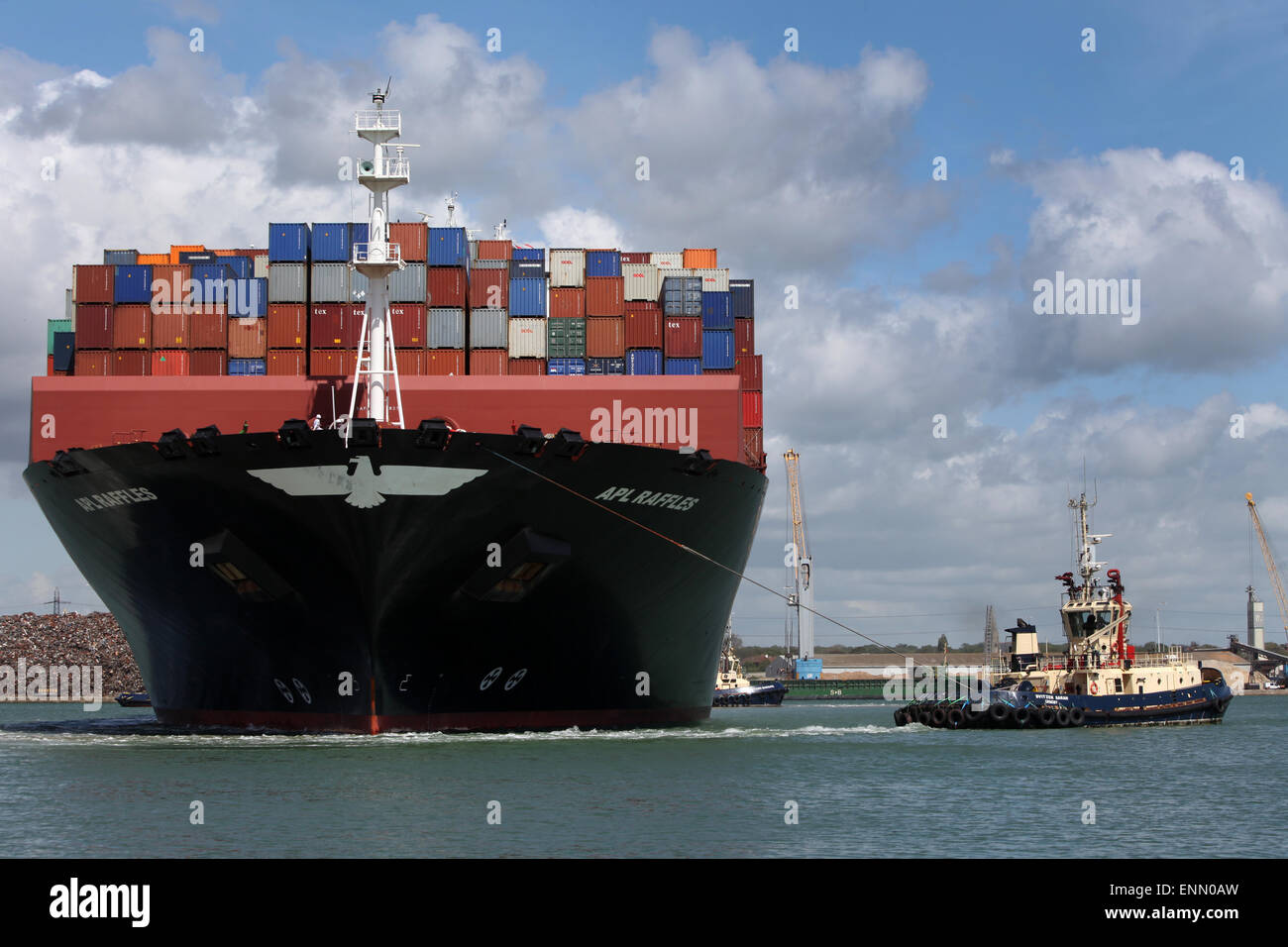 Porte-conteneurs APL Raffles, représenté à Southampton docks du port de conteneurs Banque D'Images