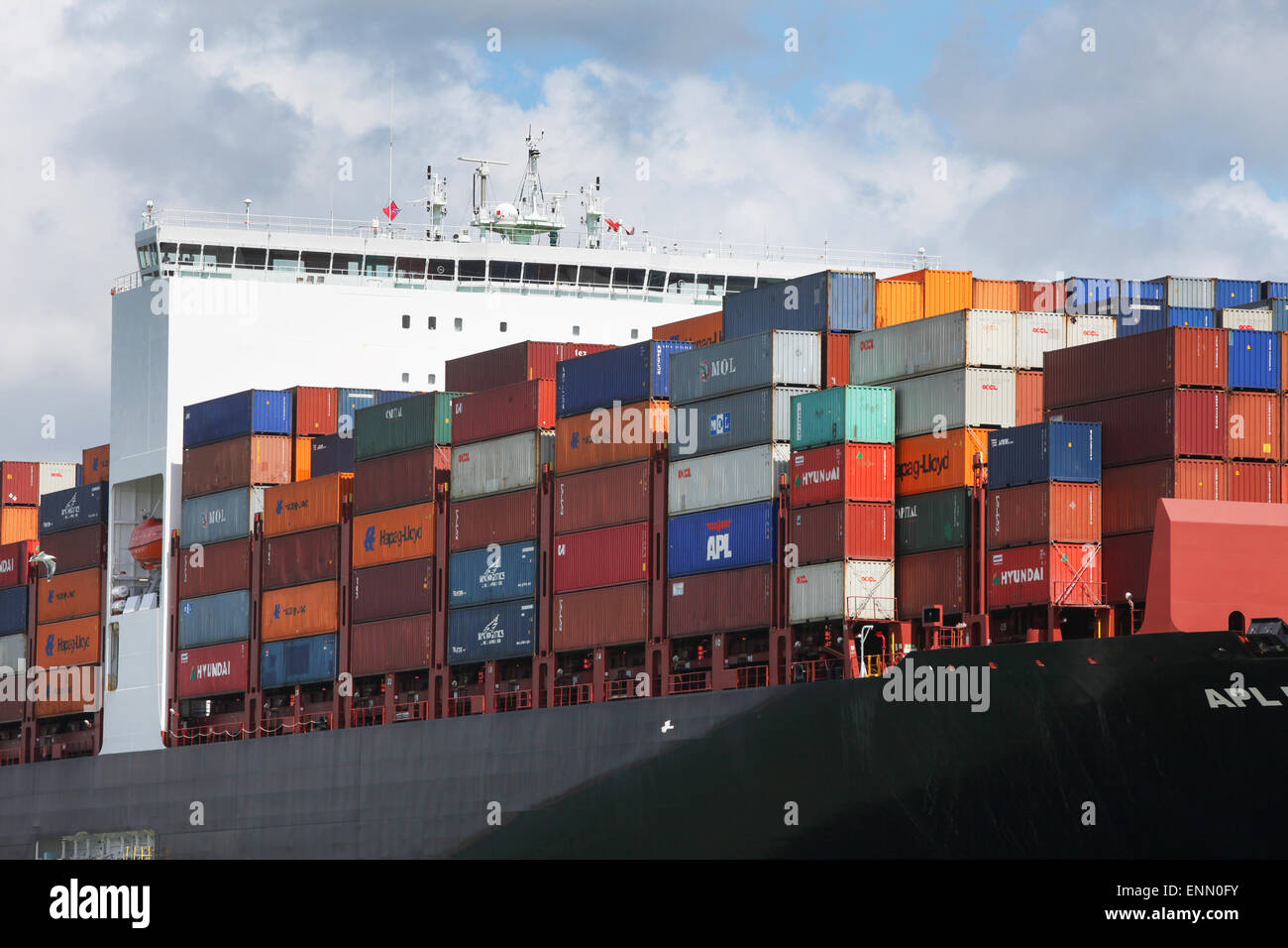 Porte-conteneurs APL Raffles, représenté à Southampton docks du port de conteneurs Banque D'Images