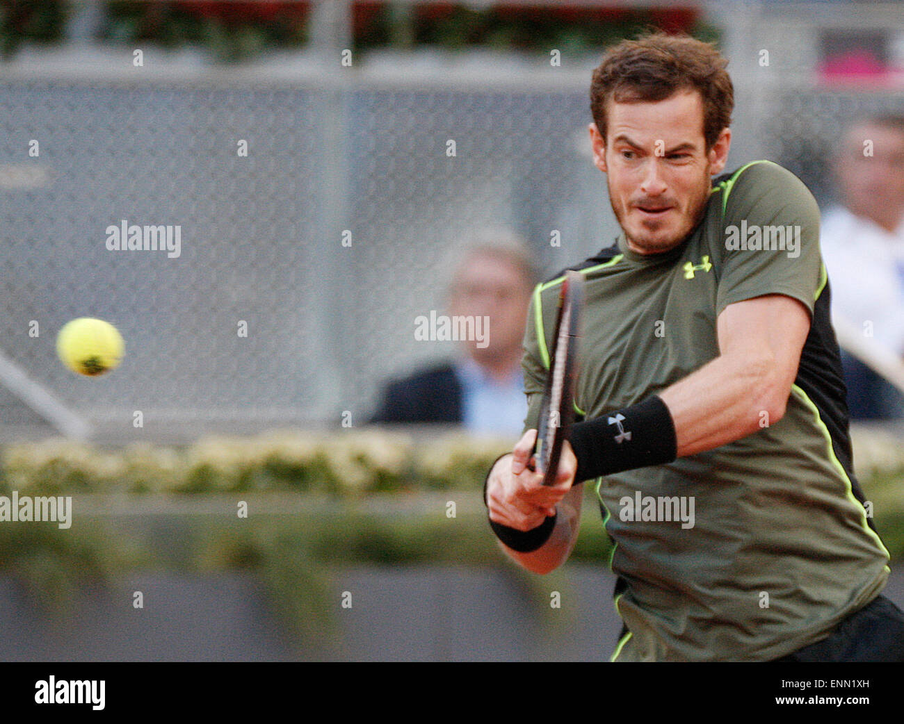 Madrid, Espagne. 8 mai, 2015. Andy Murray en action contre Milos Raonic dans l'Open de tennis de Madrid. Credit : Jimmy Whhittee/Alamy Live News Banque D'Images