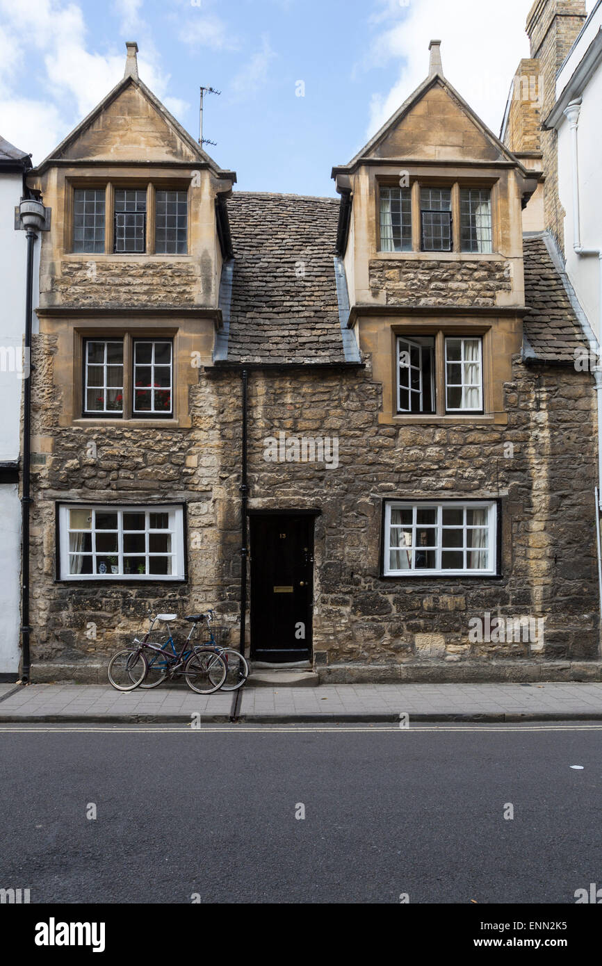 Royaume-uni, Angleterre, Oxford. Maison en pierre sur la rue Holywell. Banque D'Images