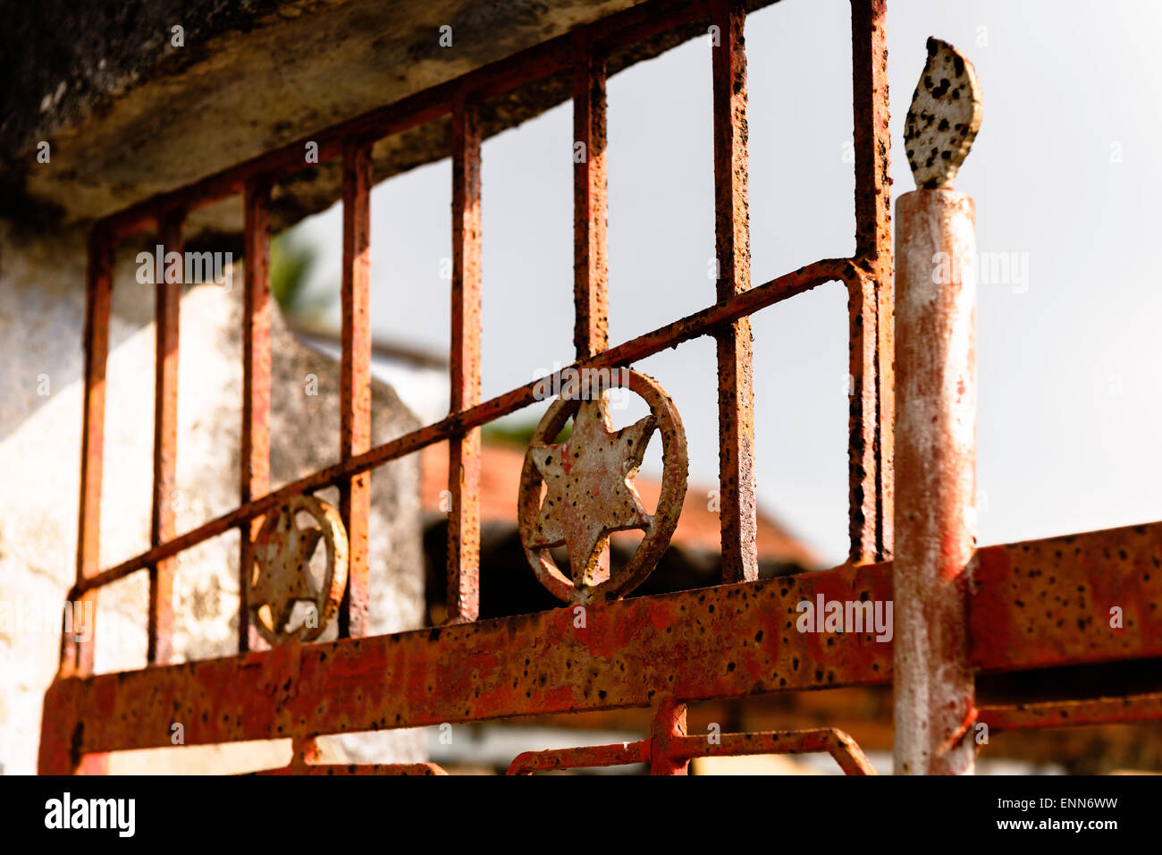 Un détail d'une porte rouillée dans le quartier juif ou la vieille ville coloniale de fort Kochi. Banque D'Images