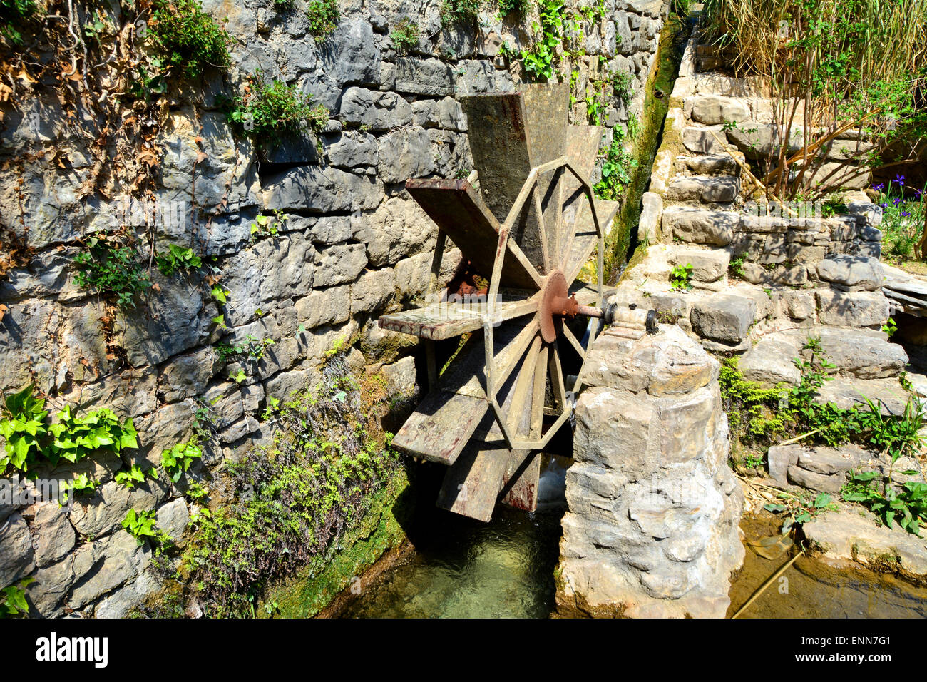 Ancienne petite roue à eau moulin dans un Croatie. Banque D'Images