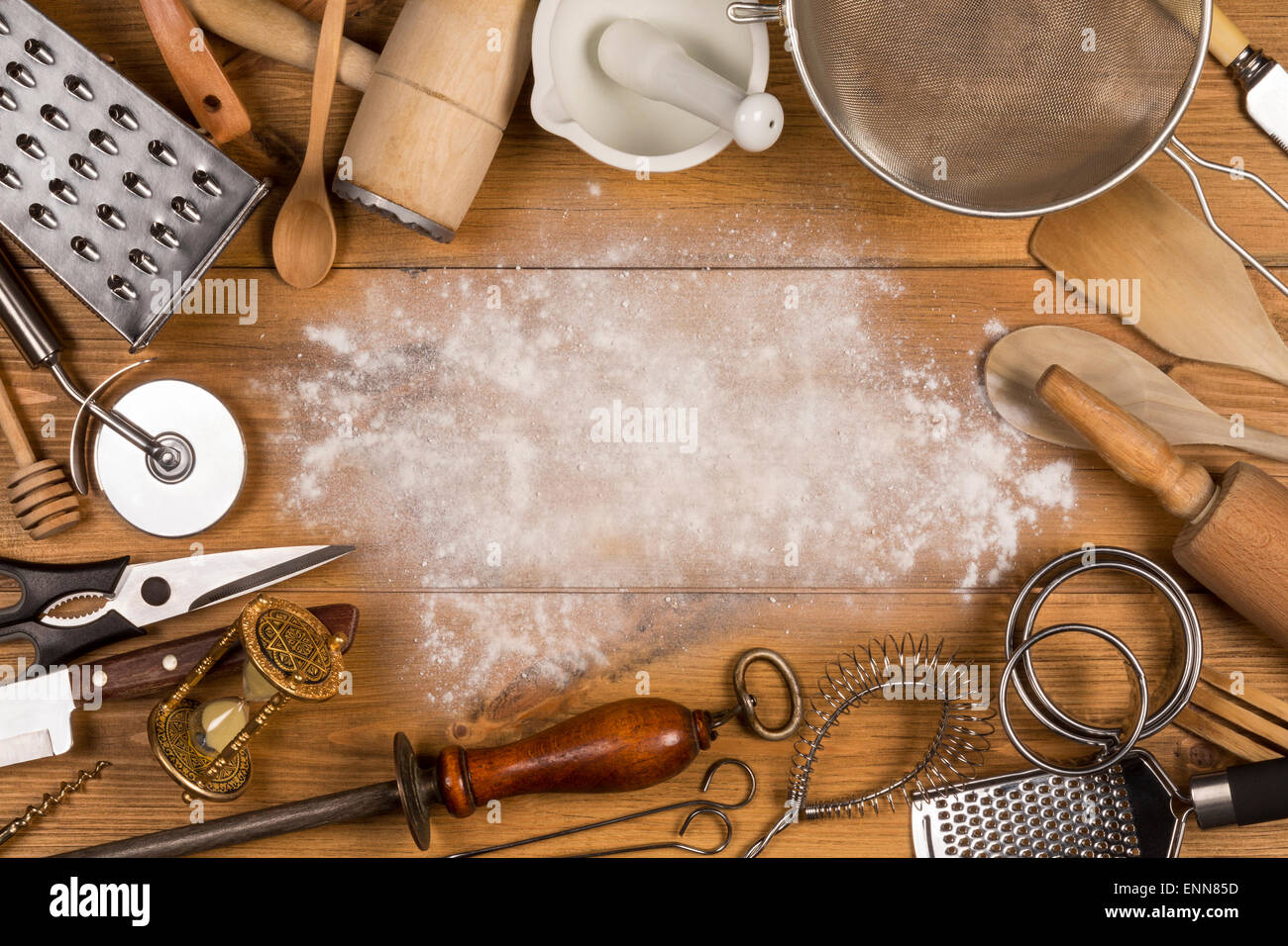 Une sélection d'ustensiles de cuisine avec un espace réservé au texte Banque D'Images