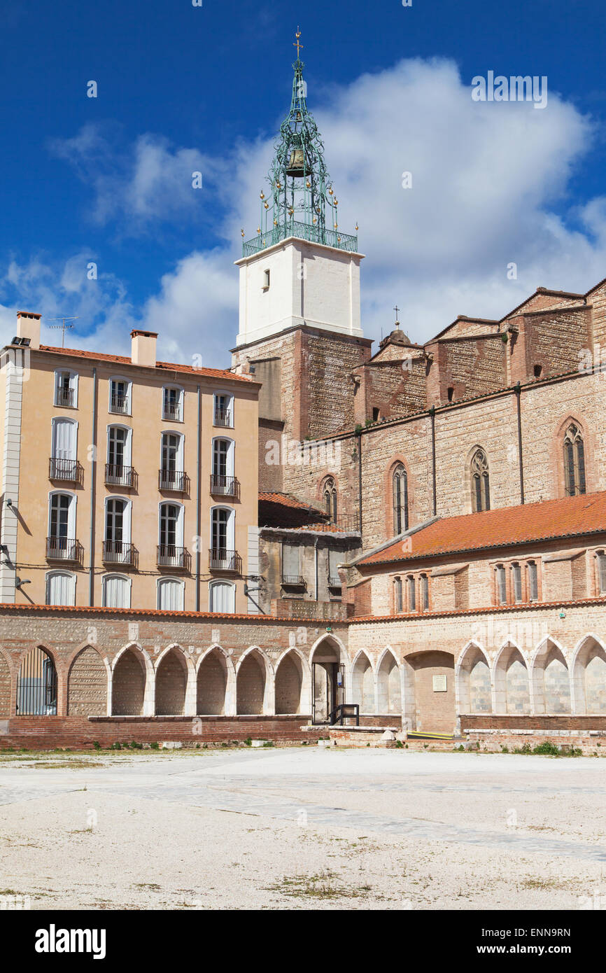 Clocher de la cathédrale de Perpignan, Languedoc-Roussillon, France. Banque D'Images Clocher de la cathédrale de Perpignan, Languedoc-Roussillon, France. Banque D'Images