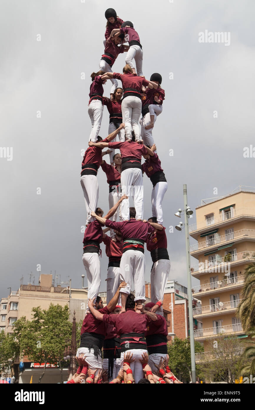 Xics de Granollers formant une pyramide humaine au cours de la Festa Major de la Sagrada familia en 2015. Banque D'Images