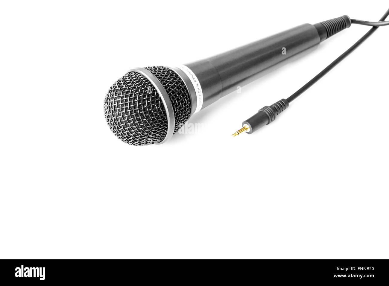 Microphone avec câble isolé sur fond blanc Banque D'Images