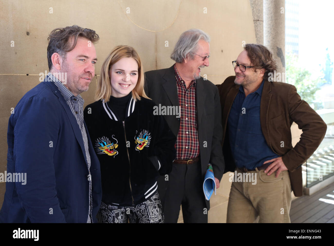 L-R : scénariste/réalisateur Brendan Cowell, Odessa, jeune actrice acteur Michael Caton, Directeur Jeremy Sims. Banque D'Images