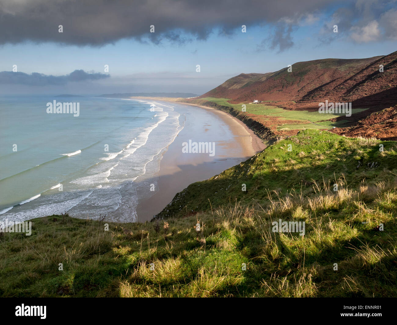 Afficher le long de la baie de Rhossili, Gower, le Pays de Galles à éclairage latéral solide Banque D'Images