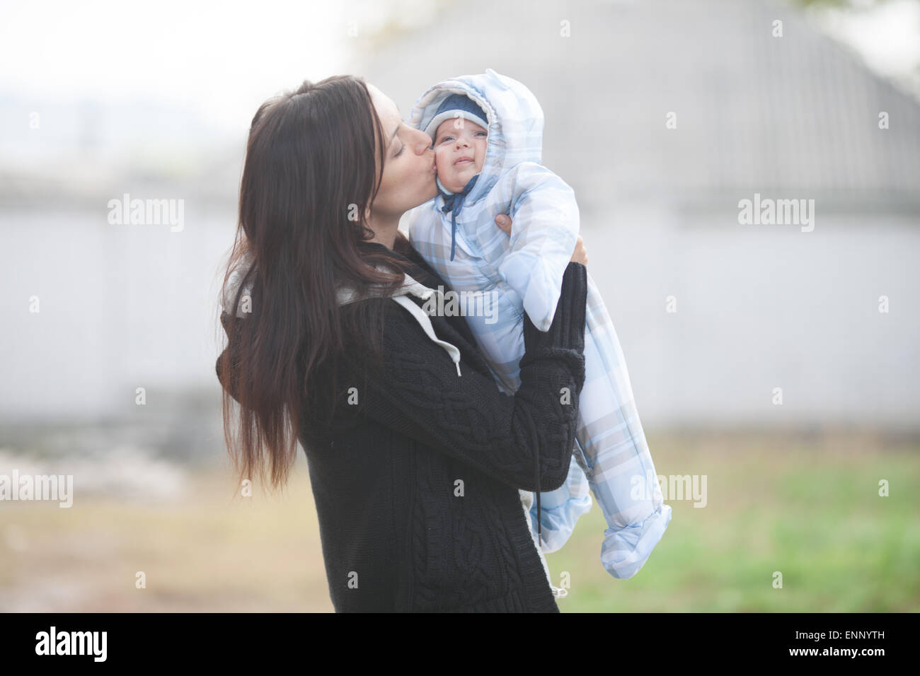 Jeune maman avec bébé Banque D'Images