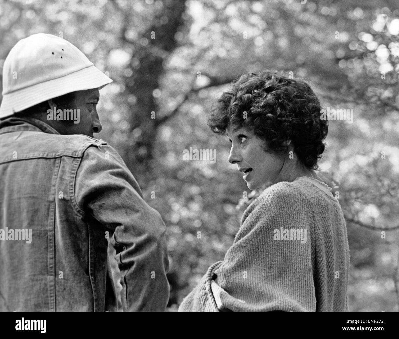 Robin et Marian, USA 1976, aka : Robin und Marian, Regie : Richard Lester und Darstellerin Audrey Hepburn bei den Dreharbeiten. Un Banque D'Images