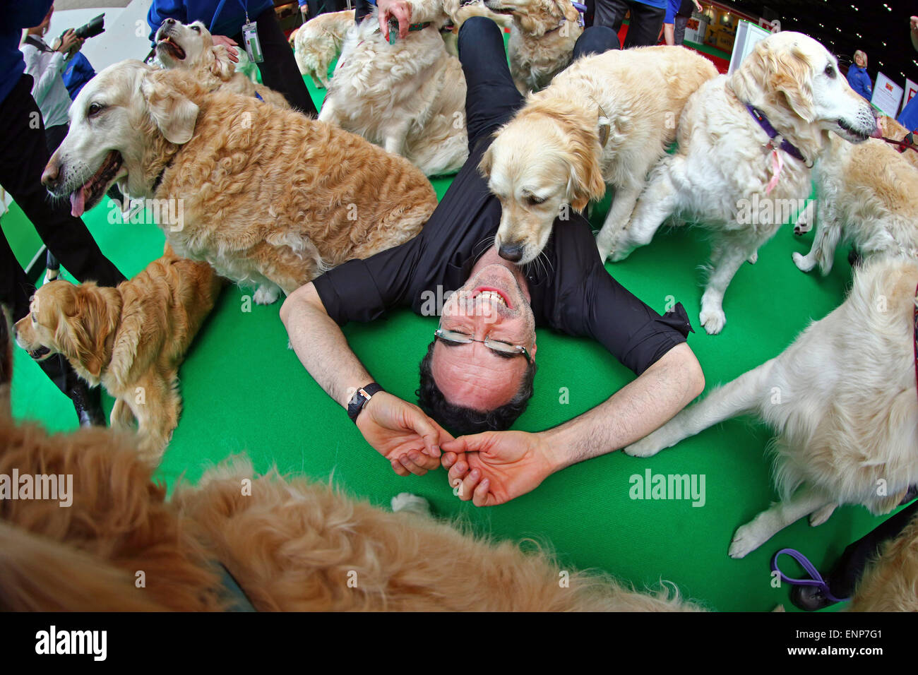 Londres, Royaume-Uni. 9e mai 2015. Supervet Noel Fitzpatrick ouvre la Londres Pet Show 2015 à l'Excel, Londres, Angleterre Crédit : Paul Brown/Alamy Live News Banque D'Images