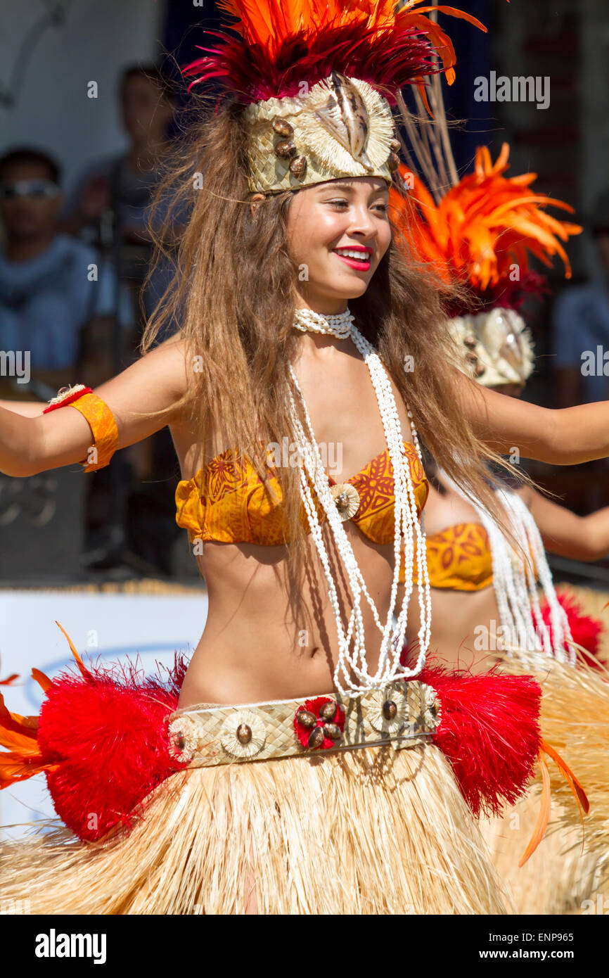 Traditional tahitian costume Banque de photographies et d'images à haute  résolution - Alamy