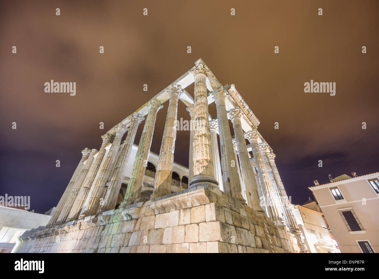 Vue nocturne de Temple de Diane à Mérida, side view Banque D'Images