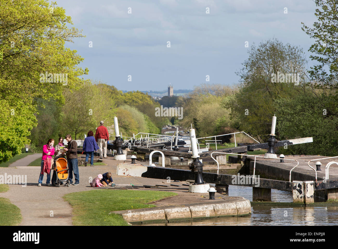 Visiteurs à Hatton écluses sur le Canal Grand Union près de Warwick, Warwickshire, England, UK Banque D'Images