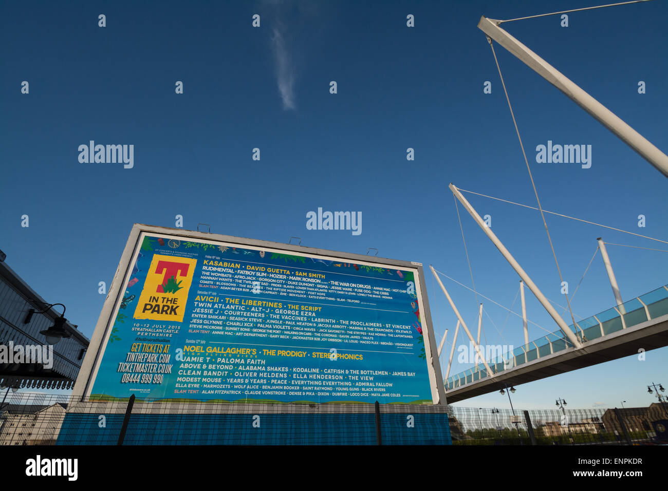 T dans le panneau d'affichage à l'extérieur du parc 2015 La Gare de Stirling, Scotland, UK Banque D'Images