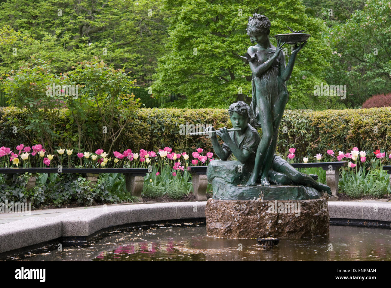 Fontaine de jardin secret à la véranda jardin dans Central Park, New York Banque D'Images