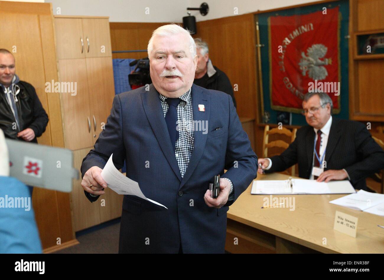 Gdansk, Pologne 10 avril, mai 2015 l'ancien président polonais Lech Walesa a voté à l'élection présidentielle à Gdansk. Credit : Michal Fludra/Alamy Live News Banque D'Images