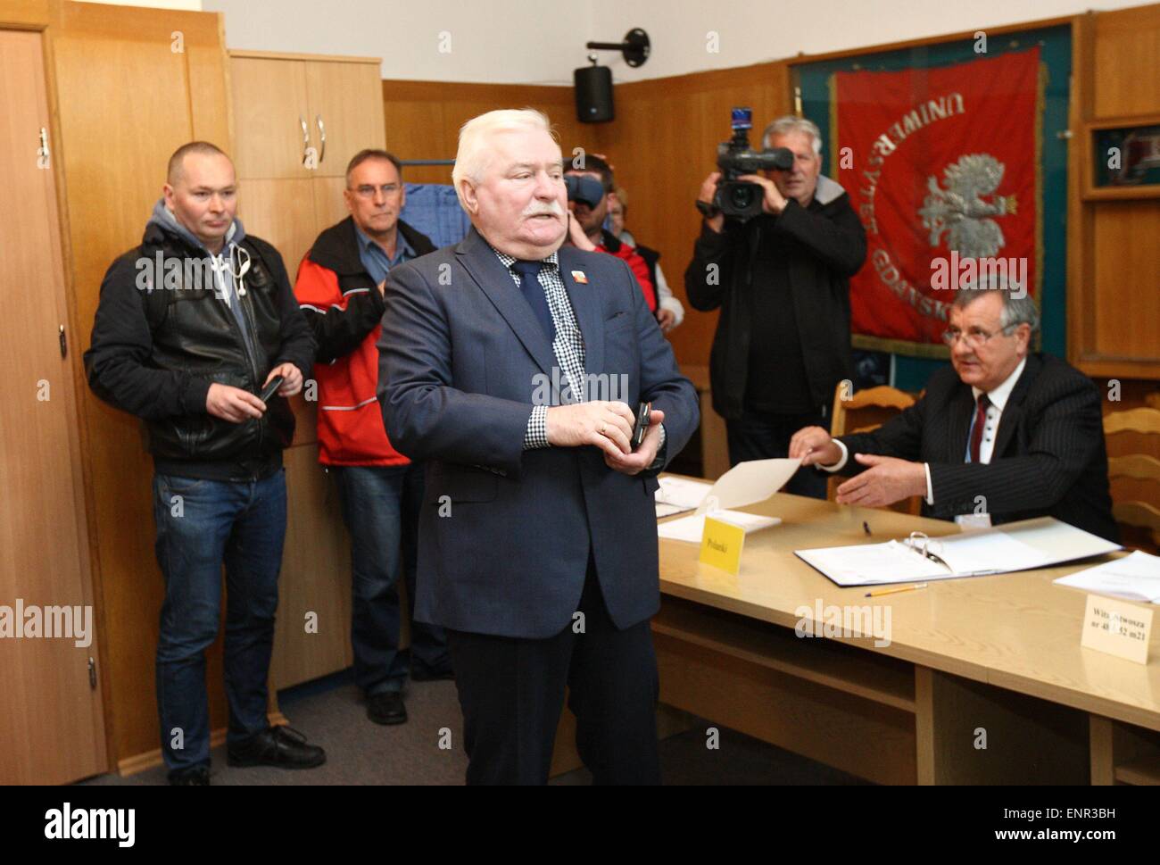 Gdansk, Pologne 10 avril, mai 2015 l'ancien président polonais Lech Walesa a voté à l'élection présidentielle à Gdansk. Credit : Michal Fludra/Alamy Live News Banque D'Images